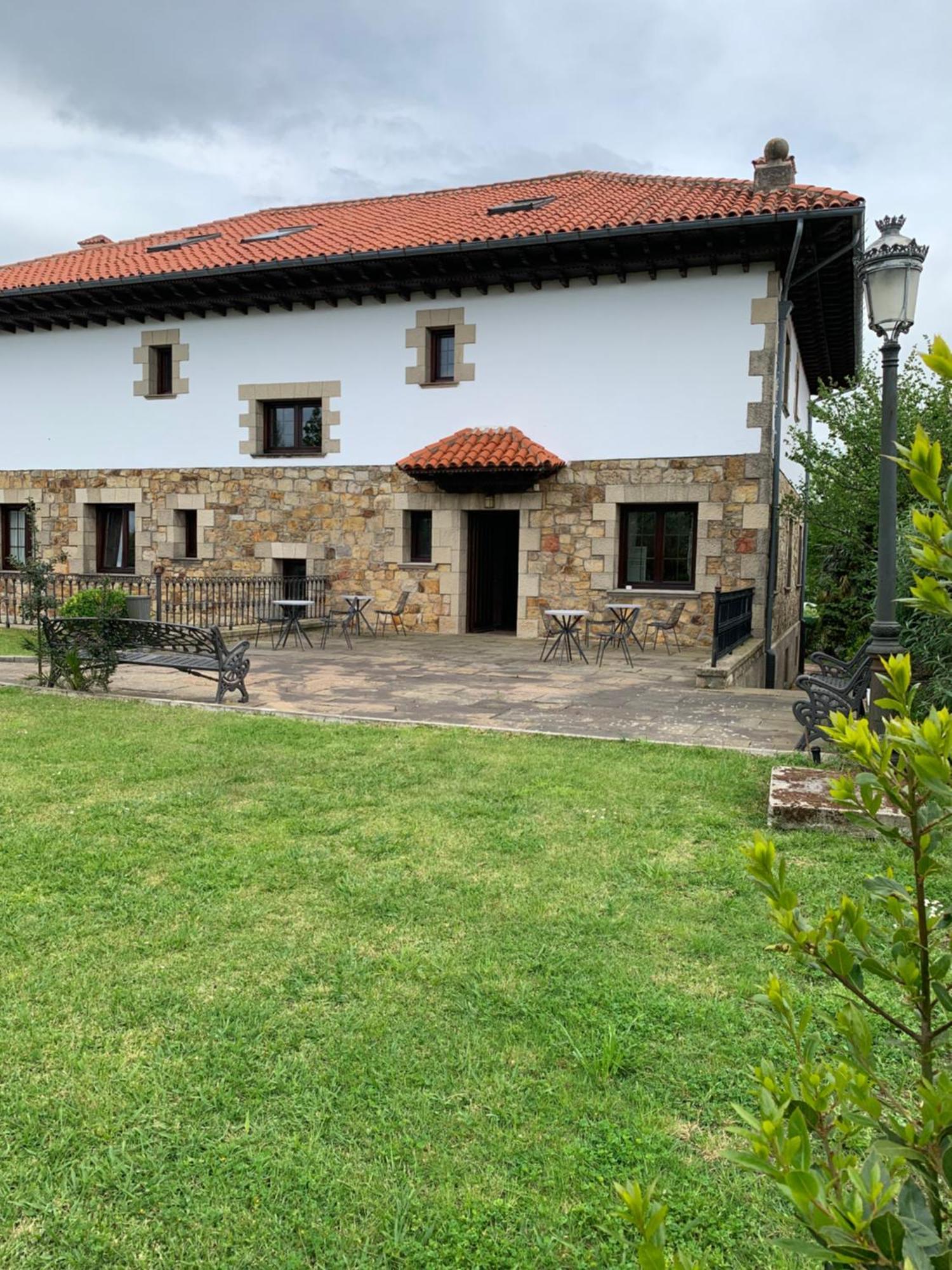 Posada El Jardin De Angela Hotel Santander Exterior photo